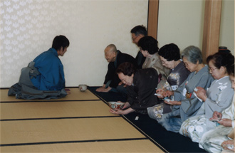 家元席運び